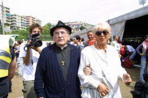Don Gallo e Franca Rame al G8 di Genova